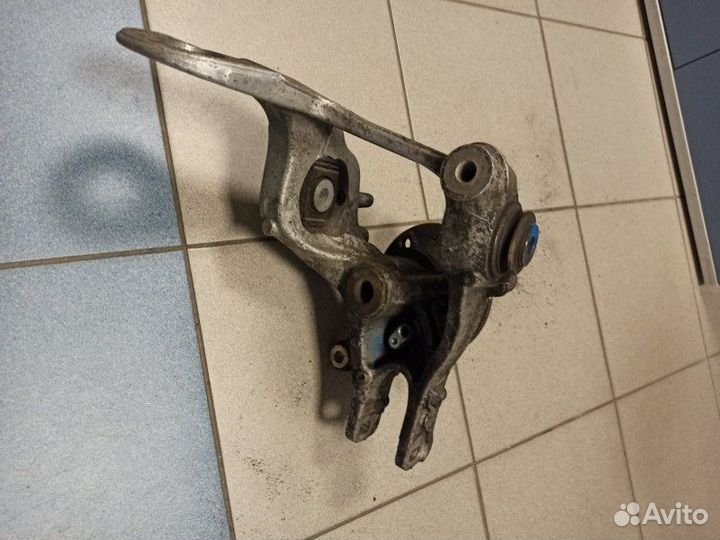 Цапфа задняя левая со ступицей Audi A4 B8 2.0