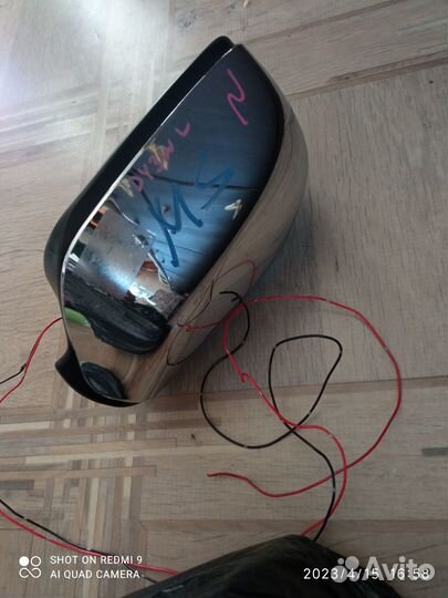 Боковое зеркало