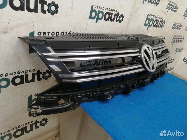 Решетка радиатора 5N0853653 E Volkswagen Tiguan I