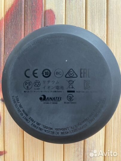 Беспроводные наушники jbl free