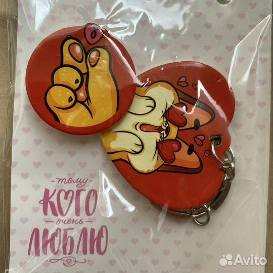 Подарочный набор значок и брелок новый