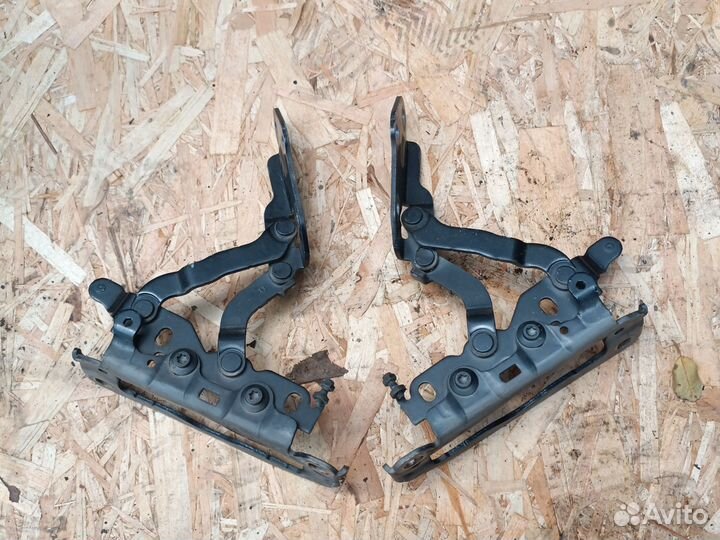 Петля капота Mercedes- Benz C-Class W204