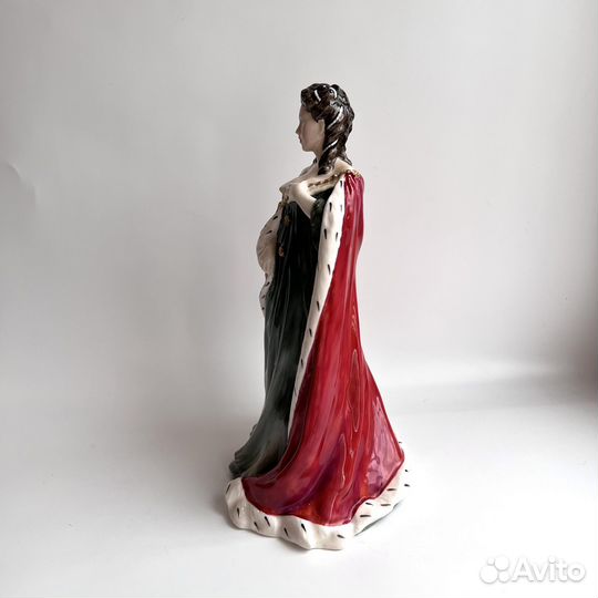 Royal Doulton. Статуэтка королевы Анны