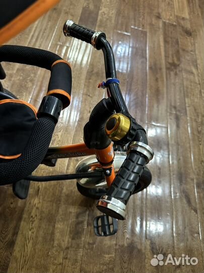 Трехколесный велосипед с ручкой