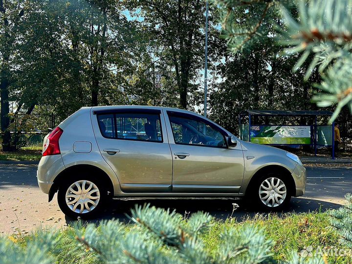 Renault Sandero 1.6 AT, 2011, 133 450 км