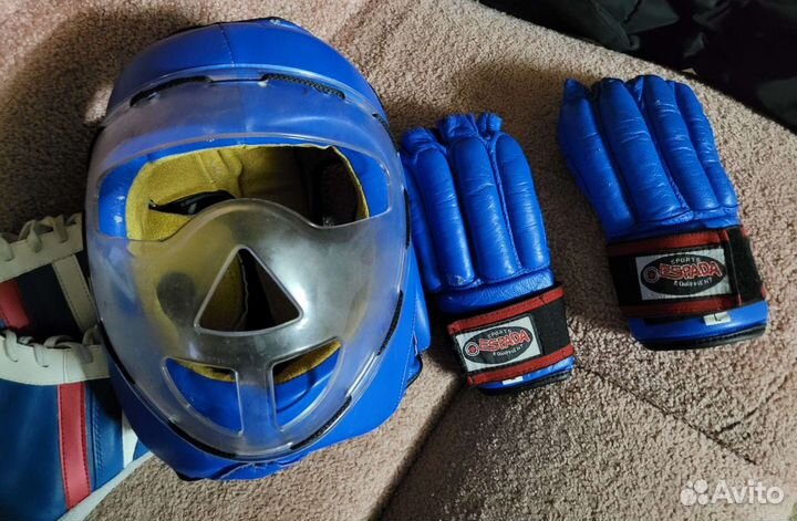 Обувь для единоборств, шлем и перчатки
