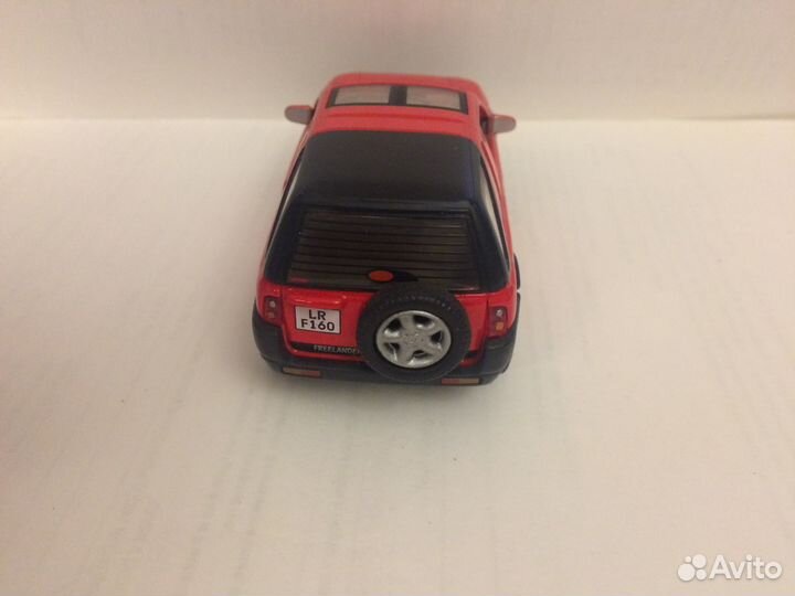 Модель -Land Rover Freelander (красный) 1/43