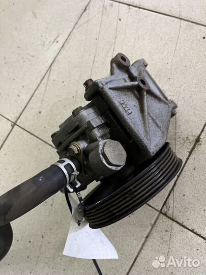 Насос гидроусилителя Mitsubishi Grandis NA4W 4G69