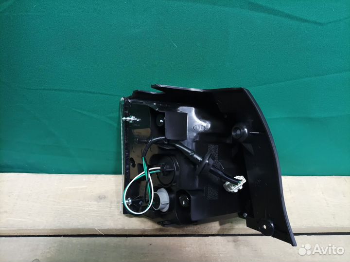 Фонарь правый внешний Outlander 2 хл 2007-2012