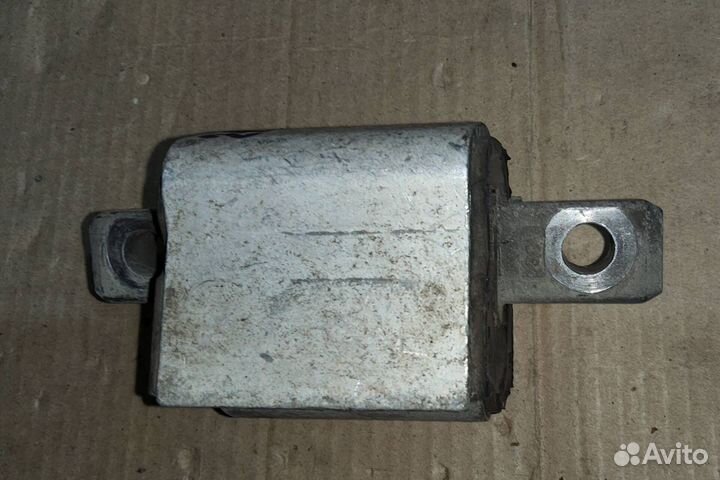 Подушка кпп Mercedes CLS-class