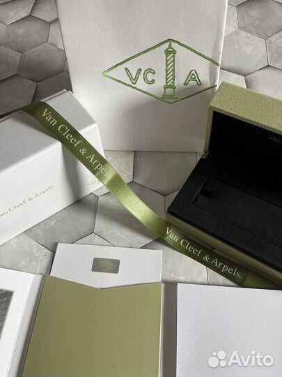 Футляр для браслета van cleef