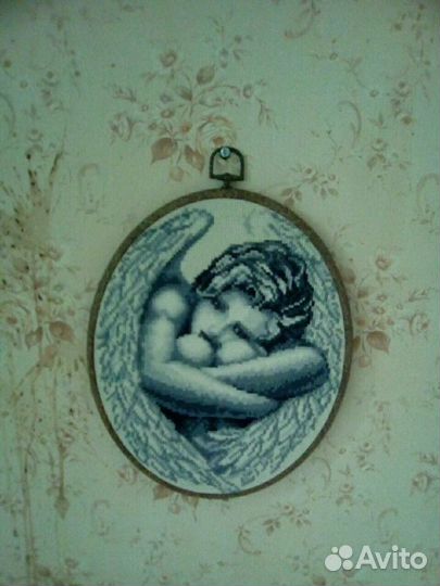 Продаю ручные вышивки разного размера