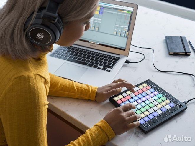 Novation Launchpad Mini MK3 контроллер