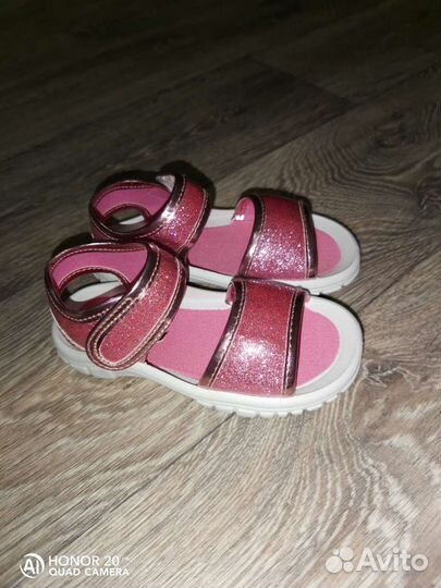 Босоножки для девочки 26 размер новые