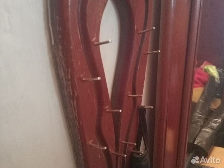 Резьба по дереву. Вешалки