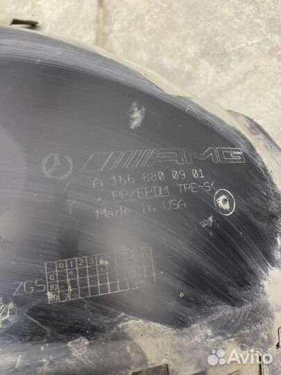 Передний левый подкрылок Mercedes w166 GL GLS