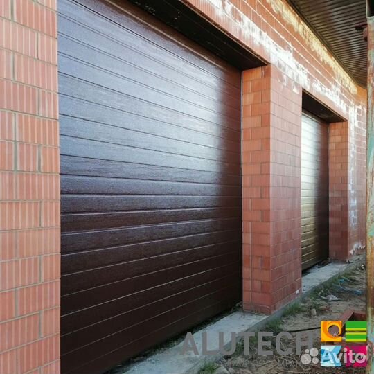 Секционные ворота для гаража alutech