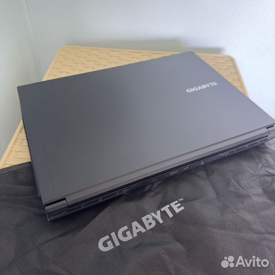 Giigabyte / RTX 4060 8gb / SSD 512gb/core I5 13500