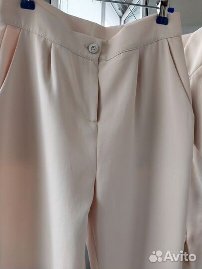 Брючный костюм женский 42 44 бежевый