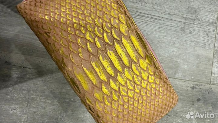 Кошелек розовый с золотом. Кожа питона. 20х10