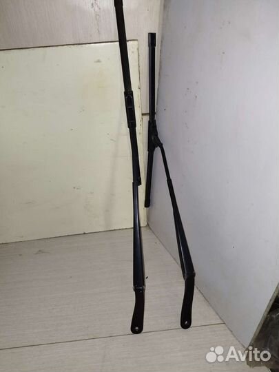 Поводок стеклоочистителя Renault Duster