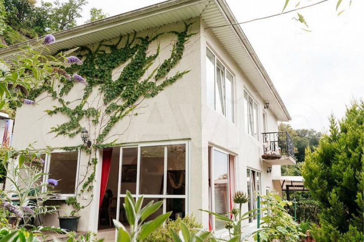 Дом 350 м² на участке 8,7 сот.