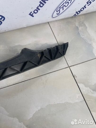 Кронштейн бампера передний левый Skoda Octavia A5