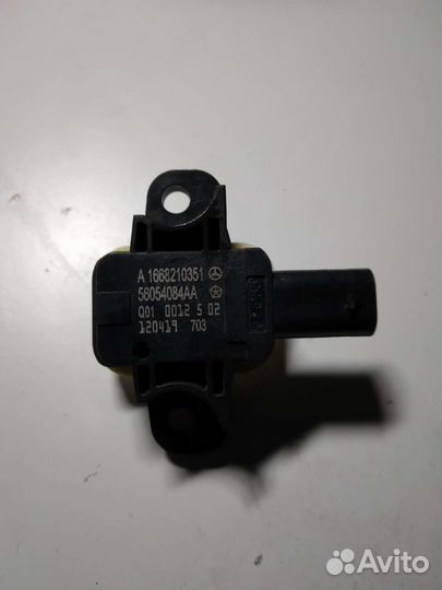 Датчик удара в дверь Mercedes A1668210351