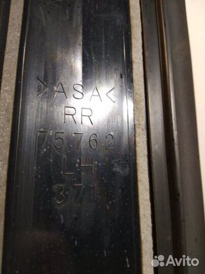 Молдинг на дверь задний левый Toyota Land Cruiser