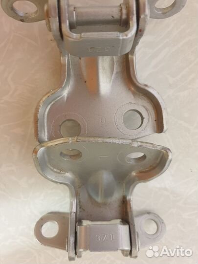 Петли двери Toyota