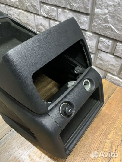 Audi Q7 (4L) Консоль центральная