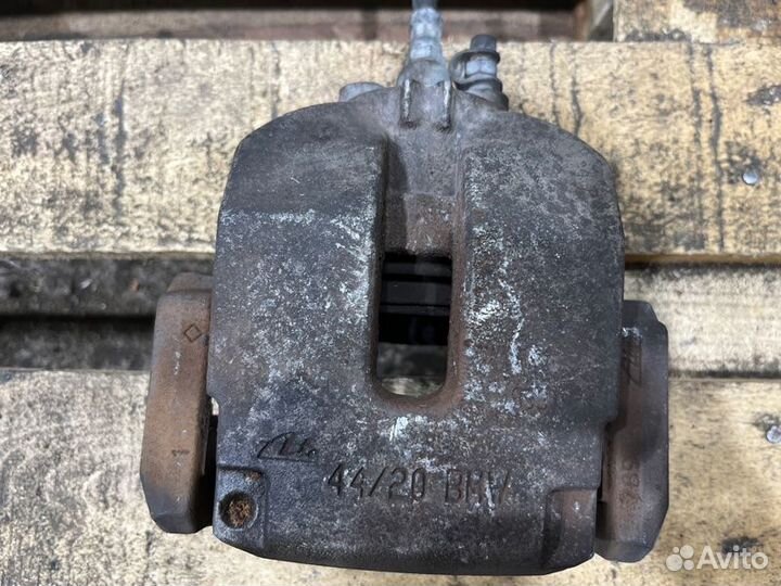 Суппорт тормозной задний правый Bmw X5 E70 N52B30