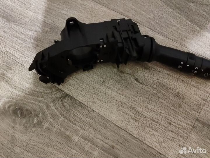 Под рулевой переключатель габарита и света