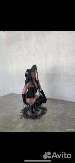 Шляпа с нитями