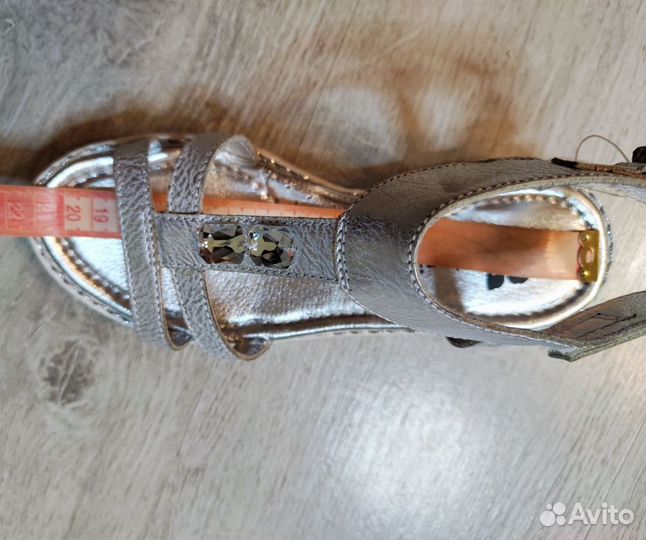 Новые кожаные сандалии для девочки Kapika, 34