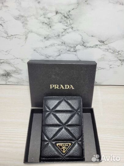 Обложка Prada