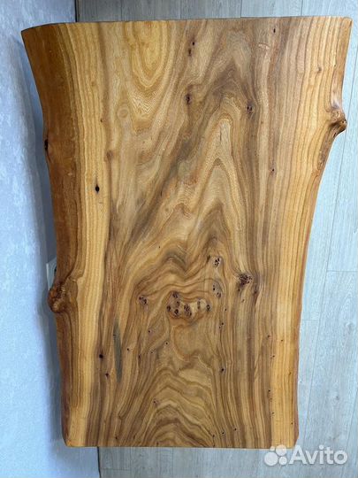 Журнальный стол из массива