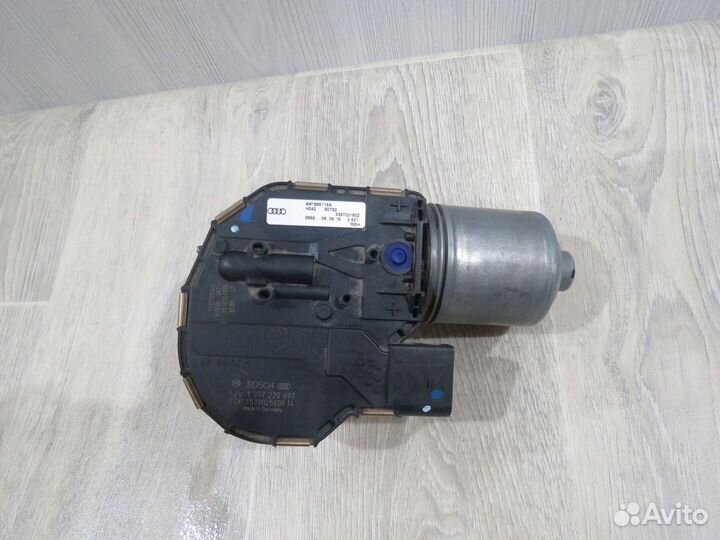Моторчик стеклоочистителя передний Audi Q7 4M