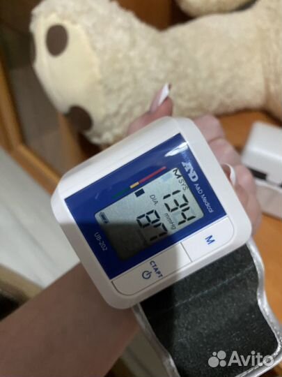 Тонометр AND UB-202 автоматический, на запястье