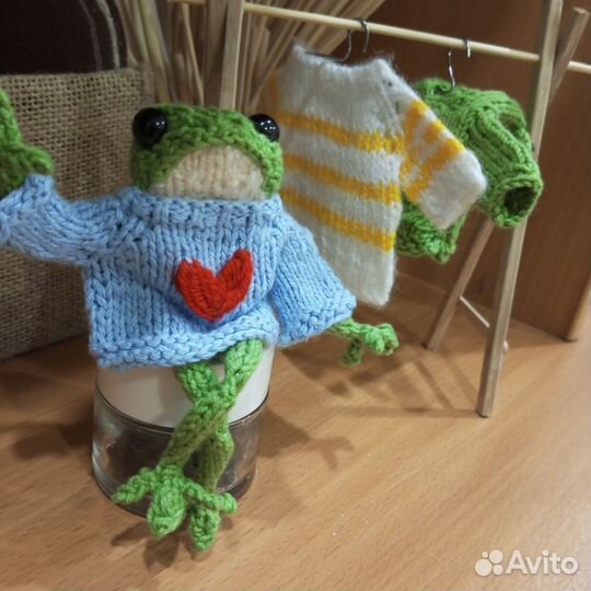 Вязаная лягушка