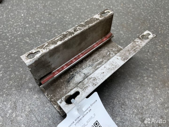 Крышка электронного блока управления двигателя ECU