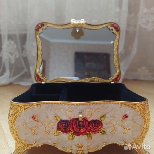 Шкатулка для украшений