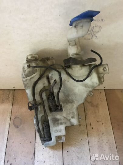 Бачек омывателя ауди А8-D3-3.7л-2003