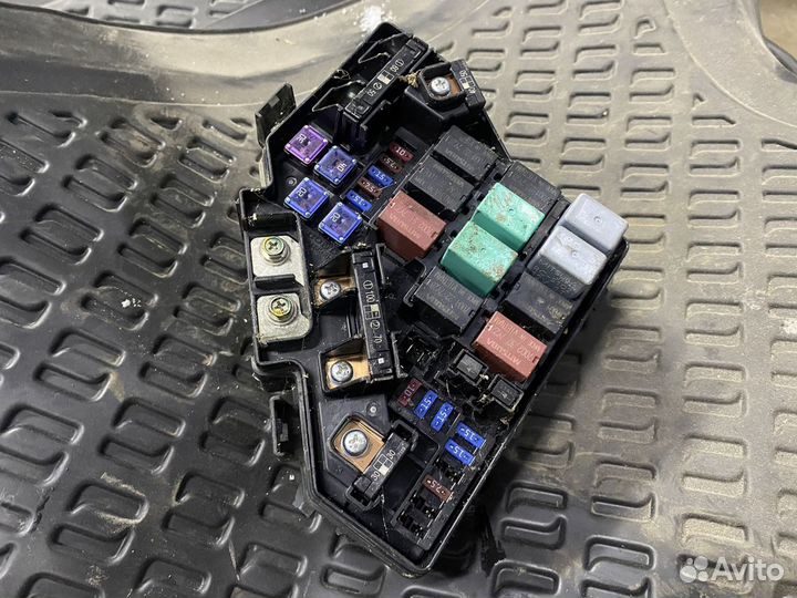 Блок предохранителей подкапотный Honda Civic 84D