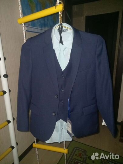 Костюм школьный на мальчика 140 синий новый