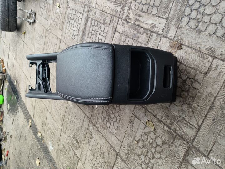 Чери Тигго 4 про подлокотник