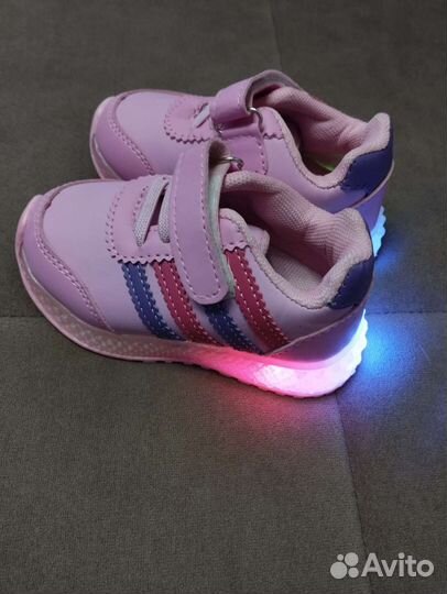 Кроссовки для девочки