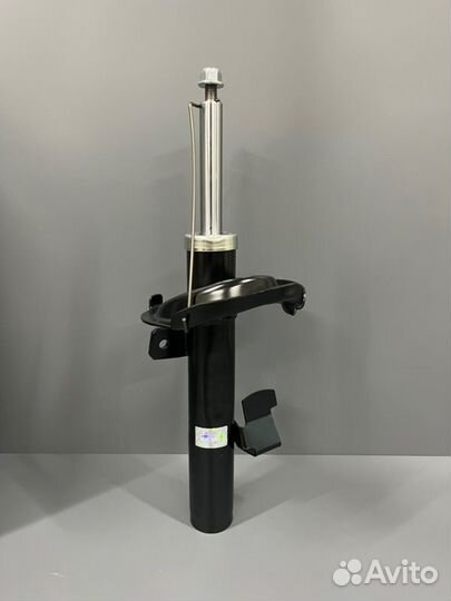 Передний амортизатор правый Mazda 3 BK 2003-2009