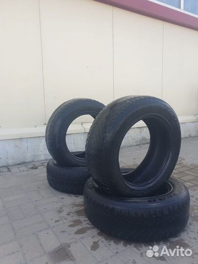 Goodyear UltraGrip 500 225/65 R17