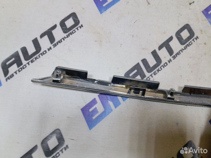 Молдинг решетки радиатора правый Хендай Туксон 3